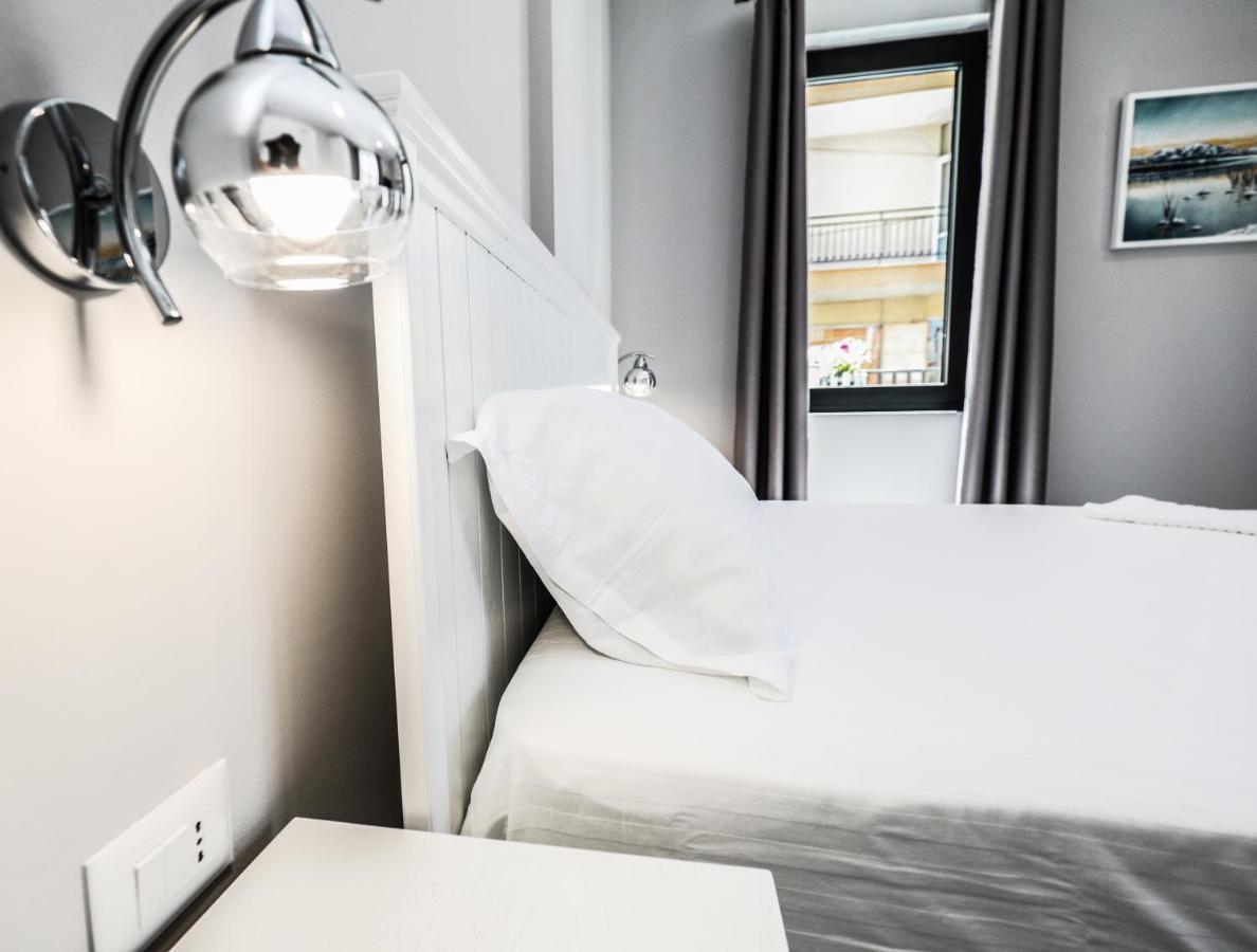 Hotel Peroni Korcza Zewnętrze zdjęcie