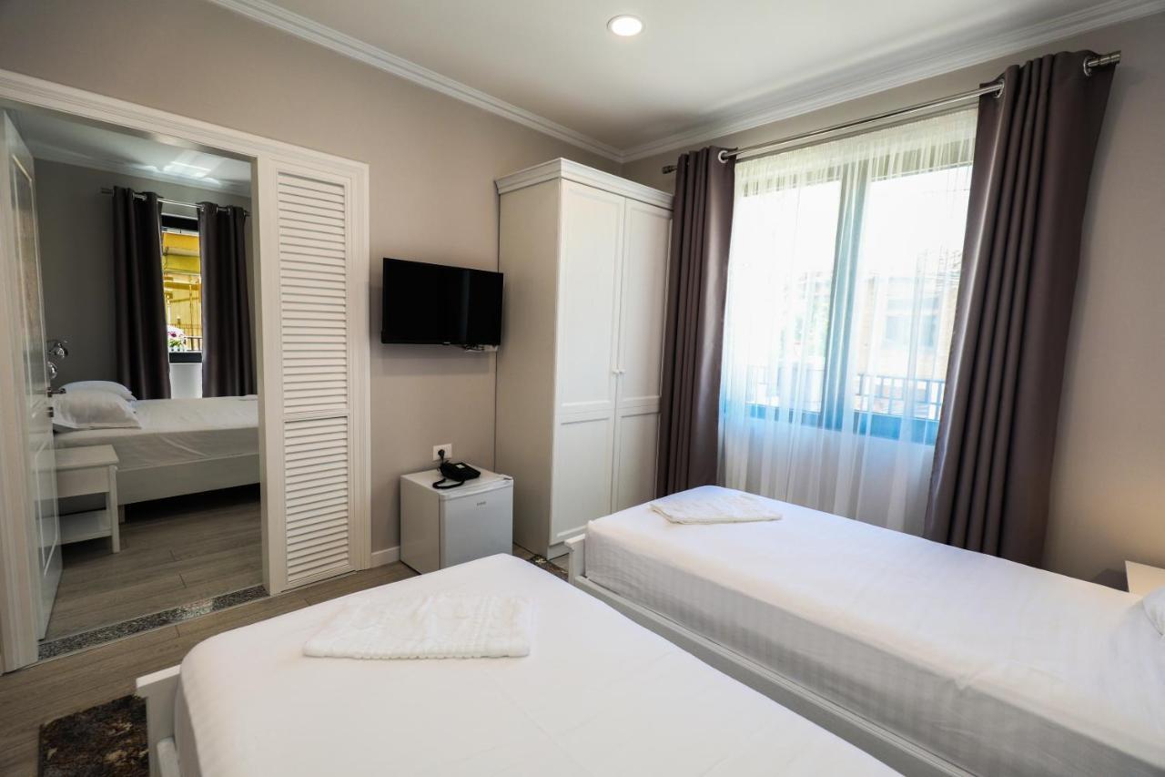 Hotel Peroni Korcza Zewnętrze zdjęcie