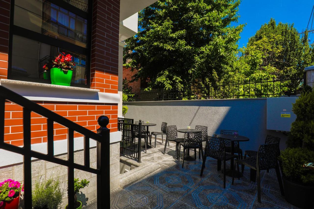 Hotel Peroni Korcza Zewnętrze zdjęcie