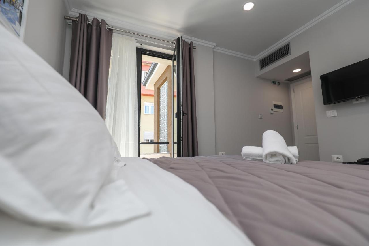 Hotel Peroni Korcza Zewnętrze zdjęcie