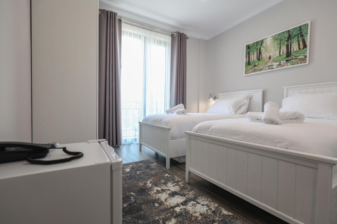 Hotel Peroni Korcza Zewnętrze zdjęcie