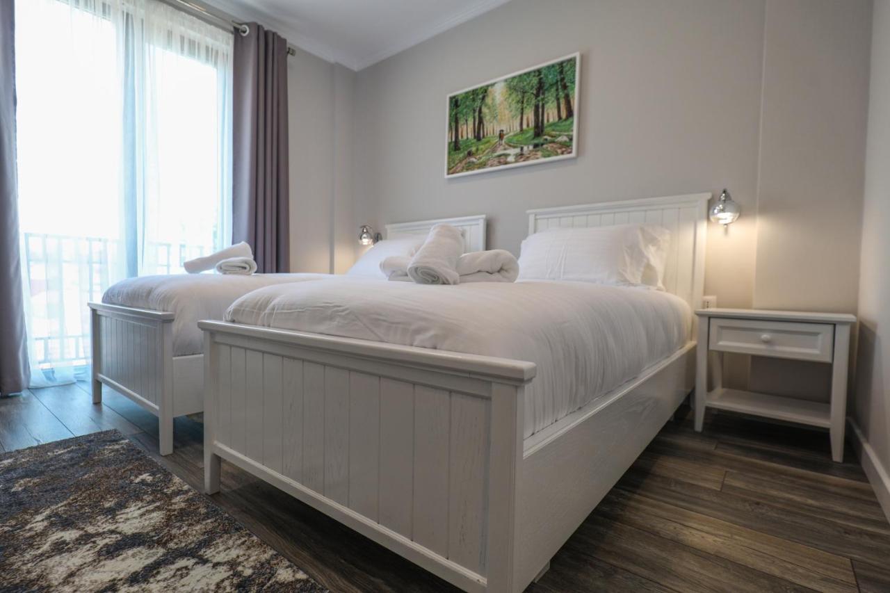 Hotel Peroni Korcza Zewnętrze zdjęcie