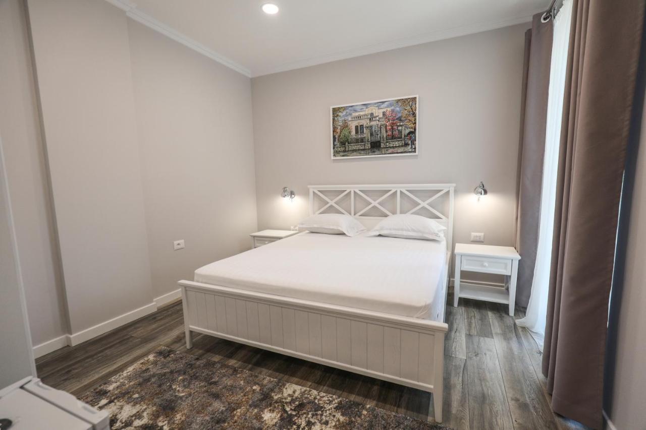 Hotel Peroni Korcza Zewnętrze zdjęcie