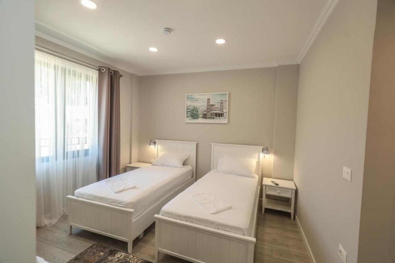 Hotel Peroni Korcza Zewnętrze zdjęcie