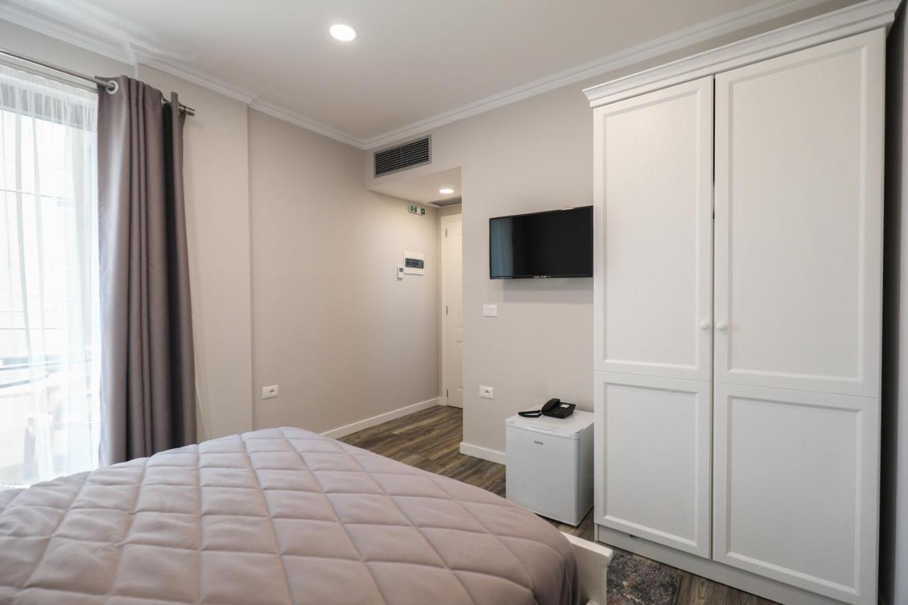 Hotel Peroni Korcza Zewnętrze zdjęcie