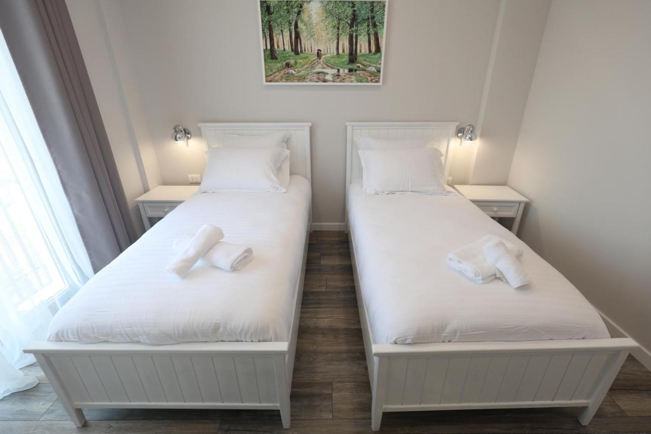 Hotel Peroni Korcza Zewnętrze zdjęcie