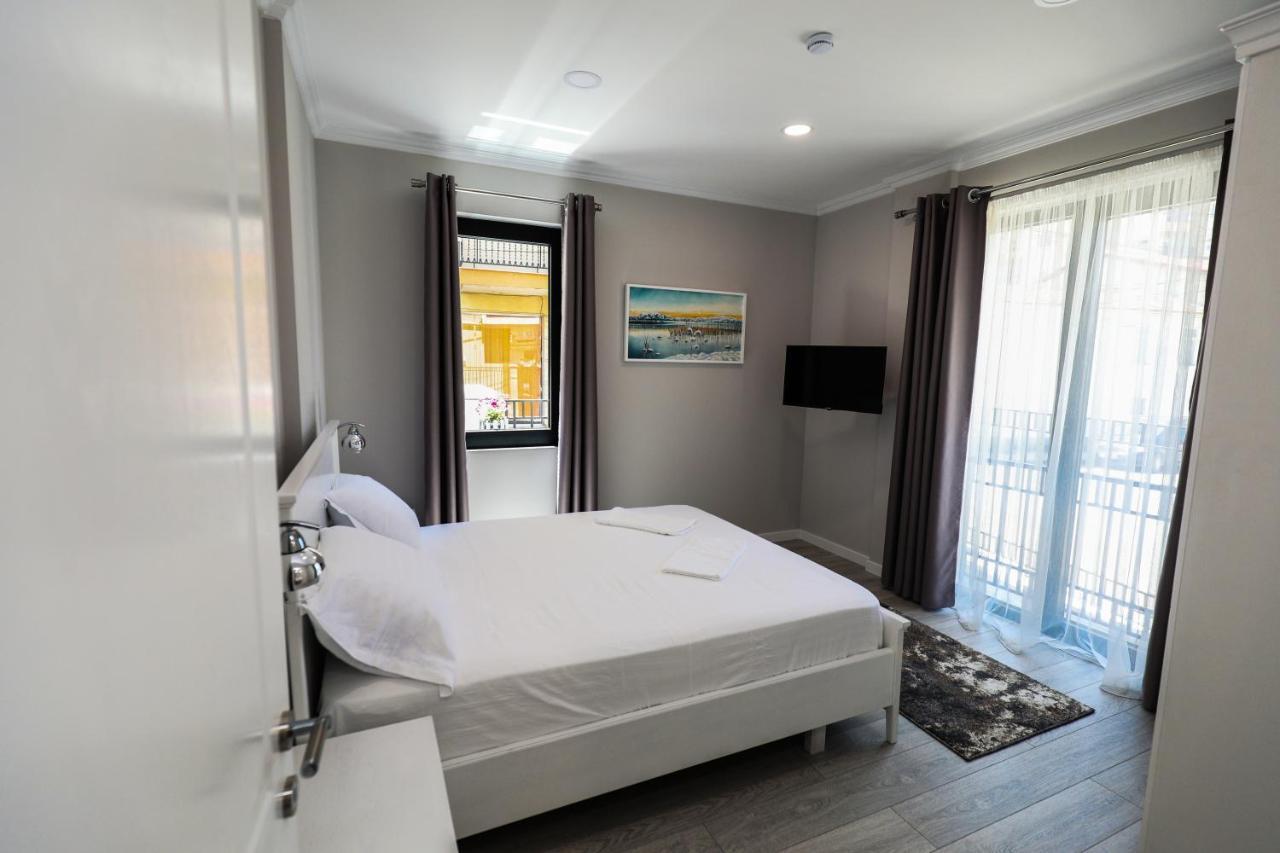 Hotel Peroni Korcza Zewnętrze zdjęcie