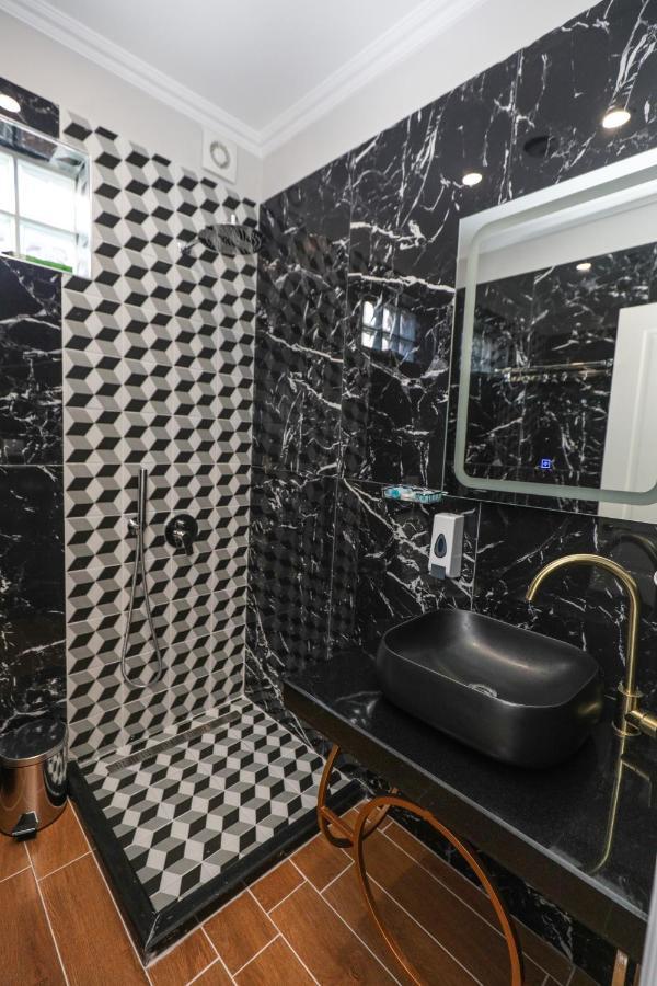 Hotel Peroni Korcza Zewnętrze zdjęcie