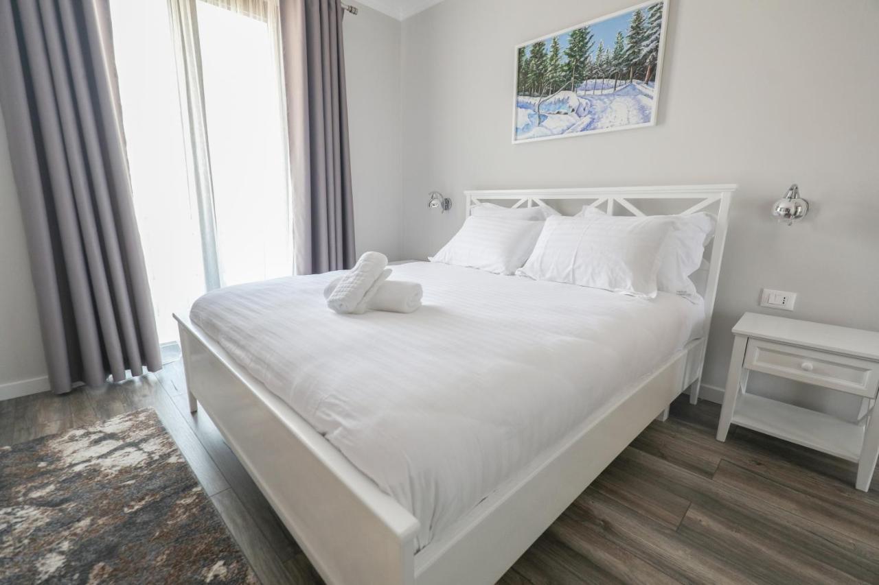 Hotel Peroni Korcza Zewnętrze zdjęcie